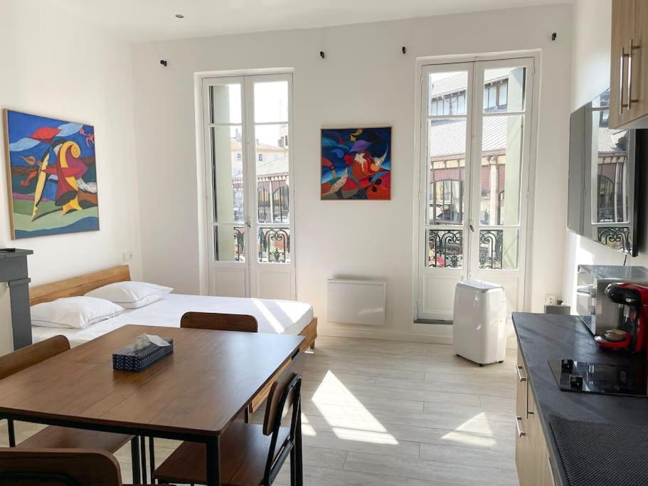 Vue Sur La Place Des Halles, Art Apparts Béziers Extérieur photo