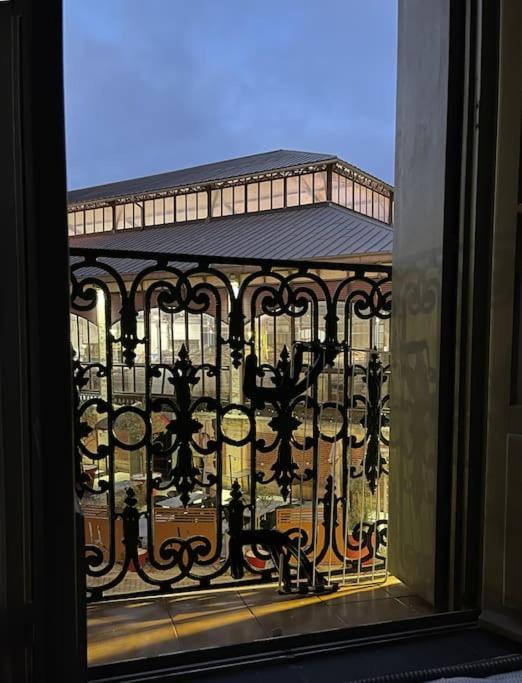 Vue Sur La Place Des Halles, Art Apparts Béziers Extérieur photo